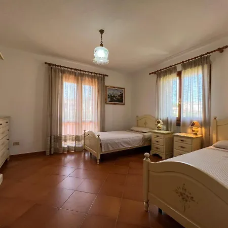 Apartment Spacious By The Sea