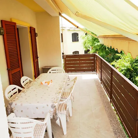 Apartment Spacious By The Sea